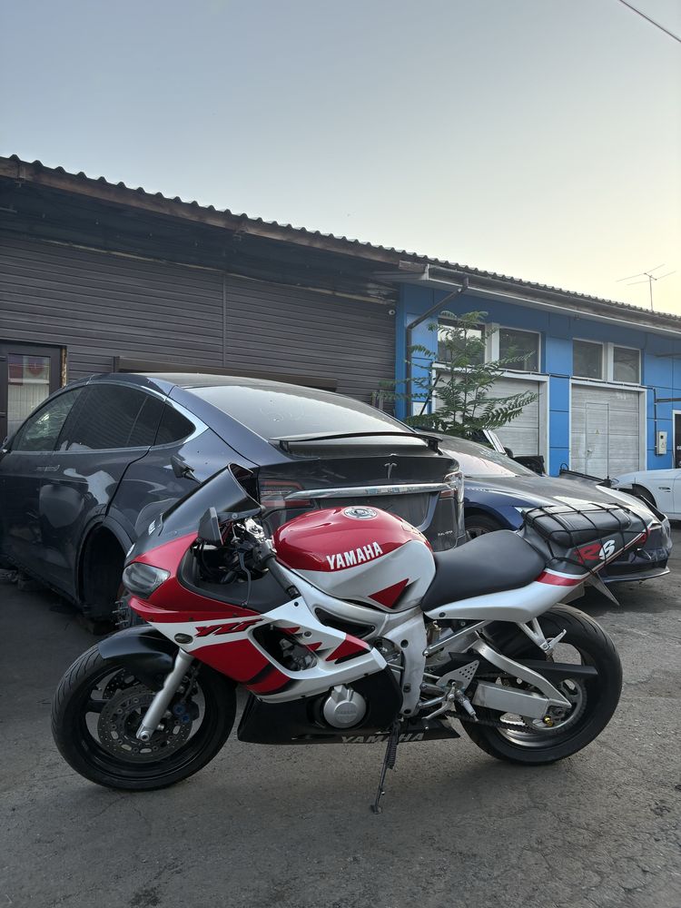 YAMAHA R6 2001года
