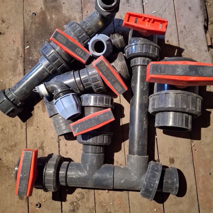 Пластиковые  краны,муфты