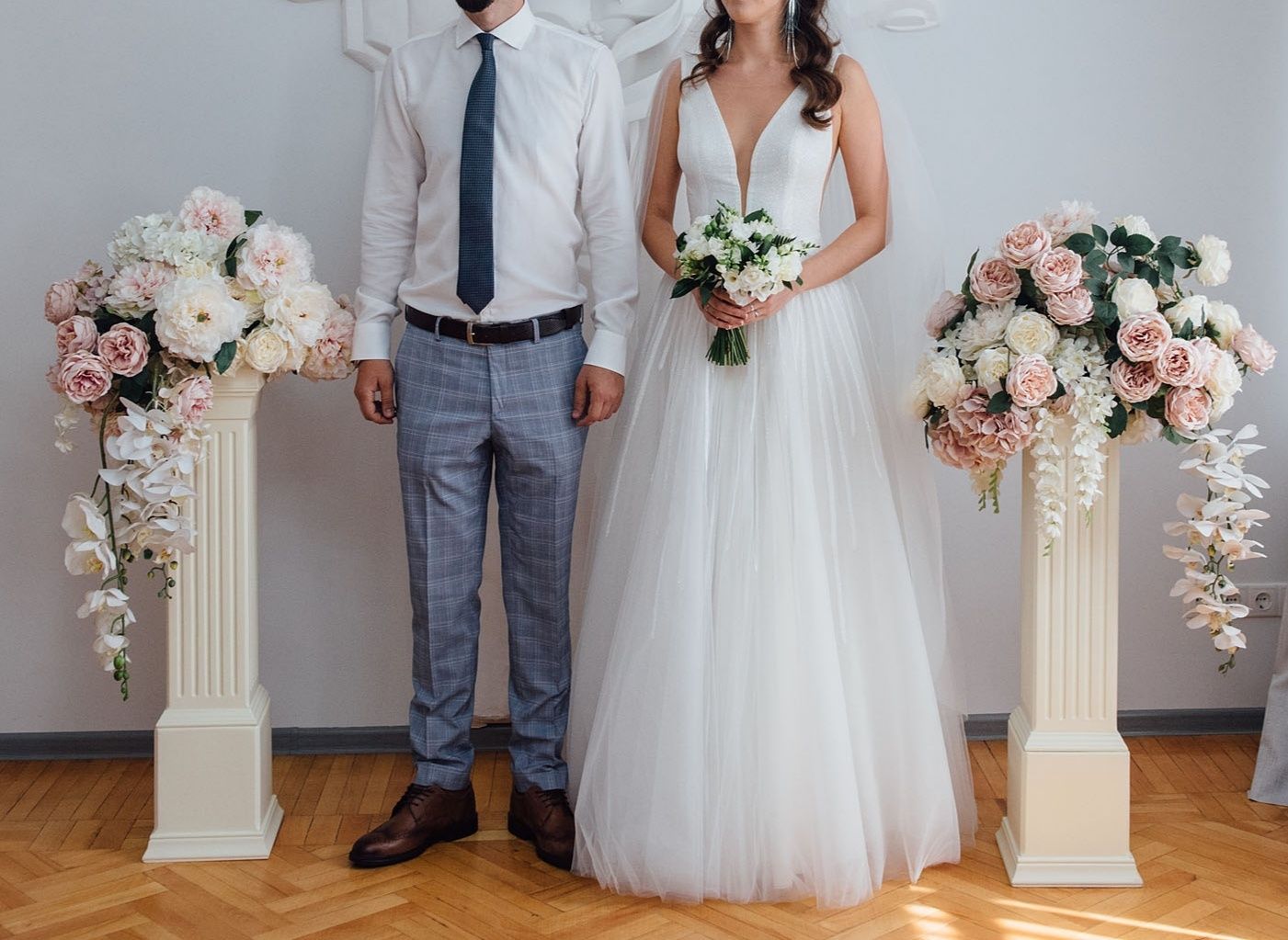 Лёгкое свадебное платье без шлейфа с V вырезом размер М-L / Вечернее