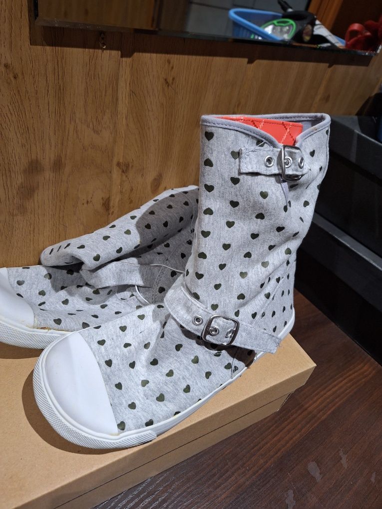 Wysokie trampki 40