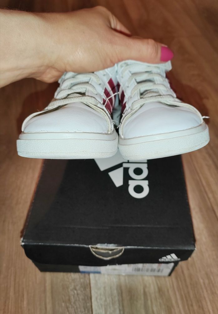 Buty dziewczęce firmy Adidas