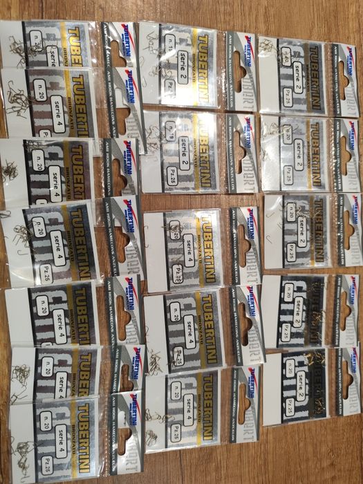 Haczyki Tubertini serie 2 i serie 4. 17 paczek