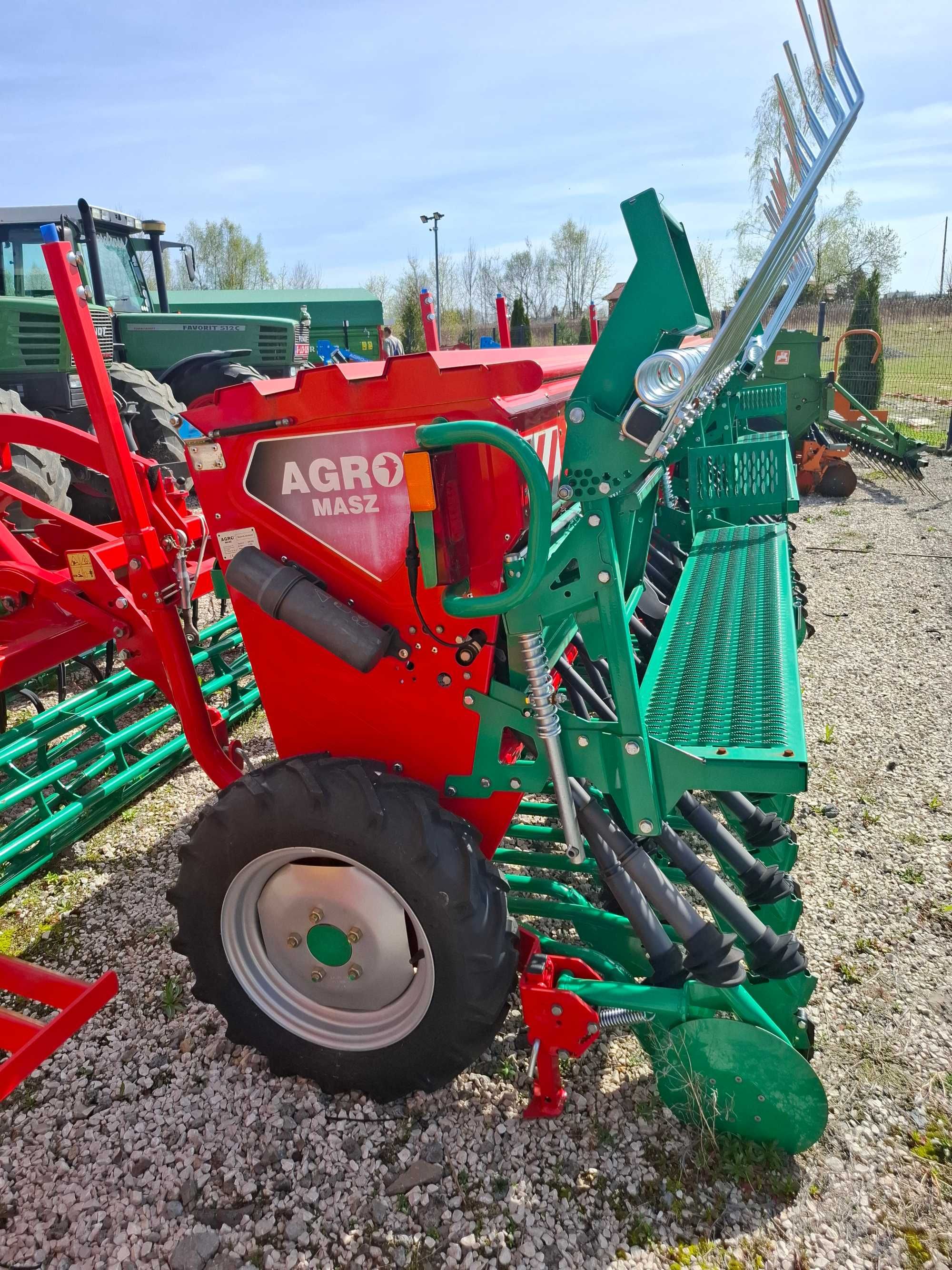 Siewnik AGRO-MASZ SR300