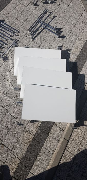 Wieszaki odzieżowe do systemu panelowego