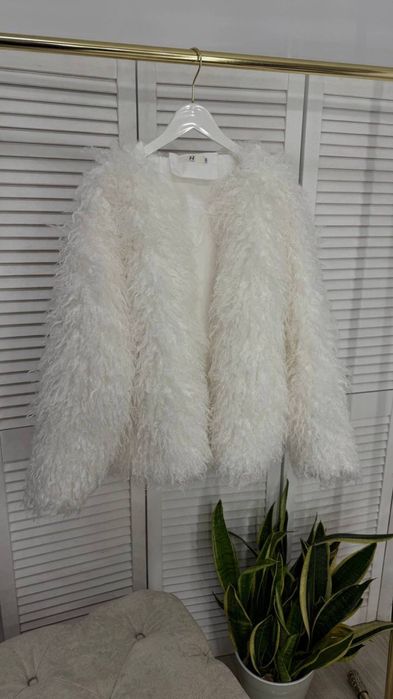 Шуба під ламу, молочний та чорний колір