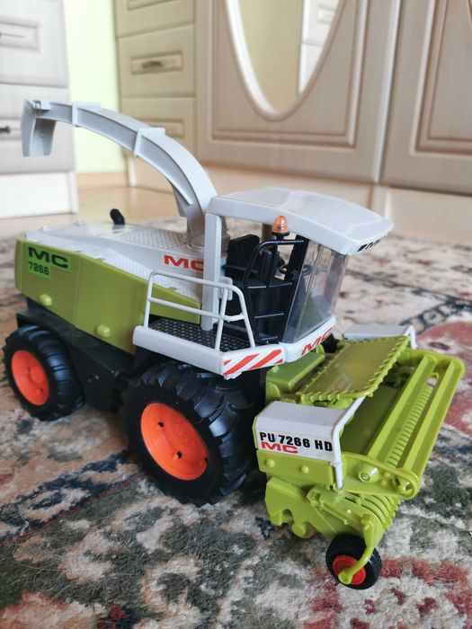 Комбайн, фермерська техніка, сільськогосподарська техніка