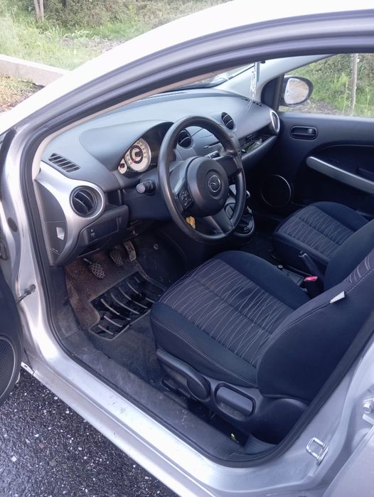 Mazda 2 impecável