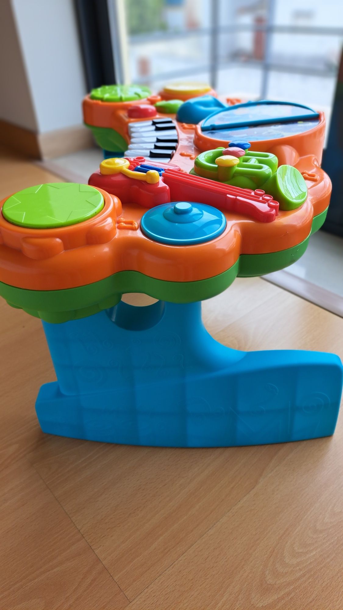 Brinquedo mesa musical