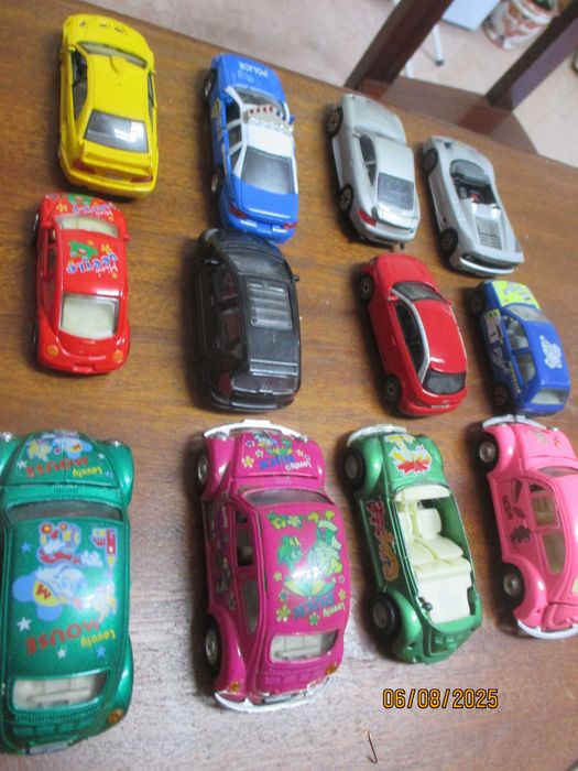 12 carros miniaturas