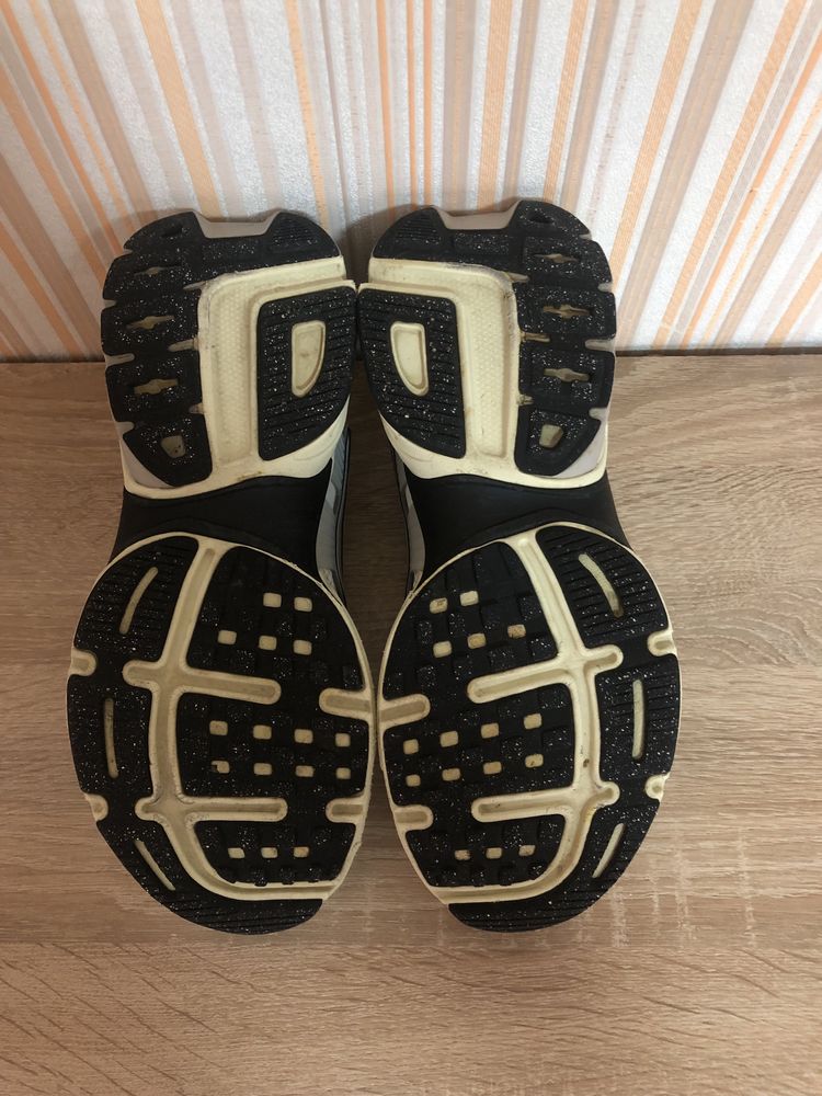 кроссовки nike v2k run