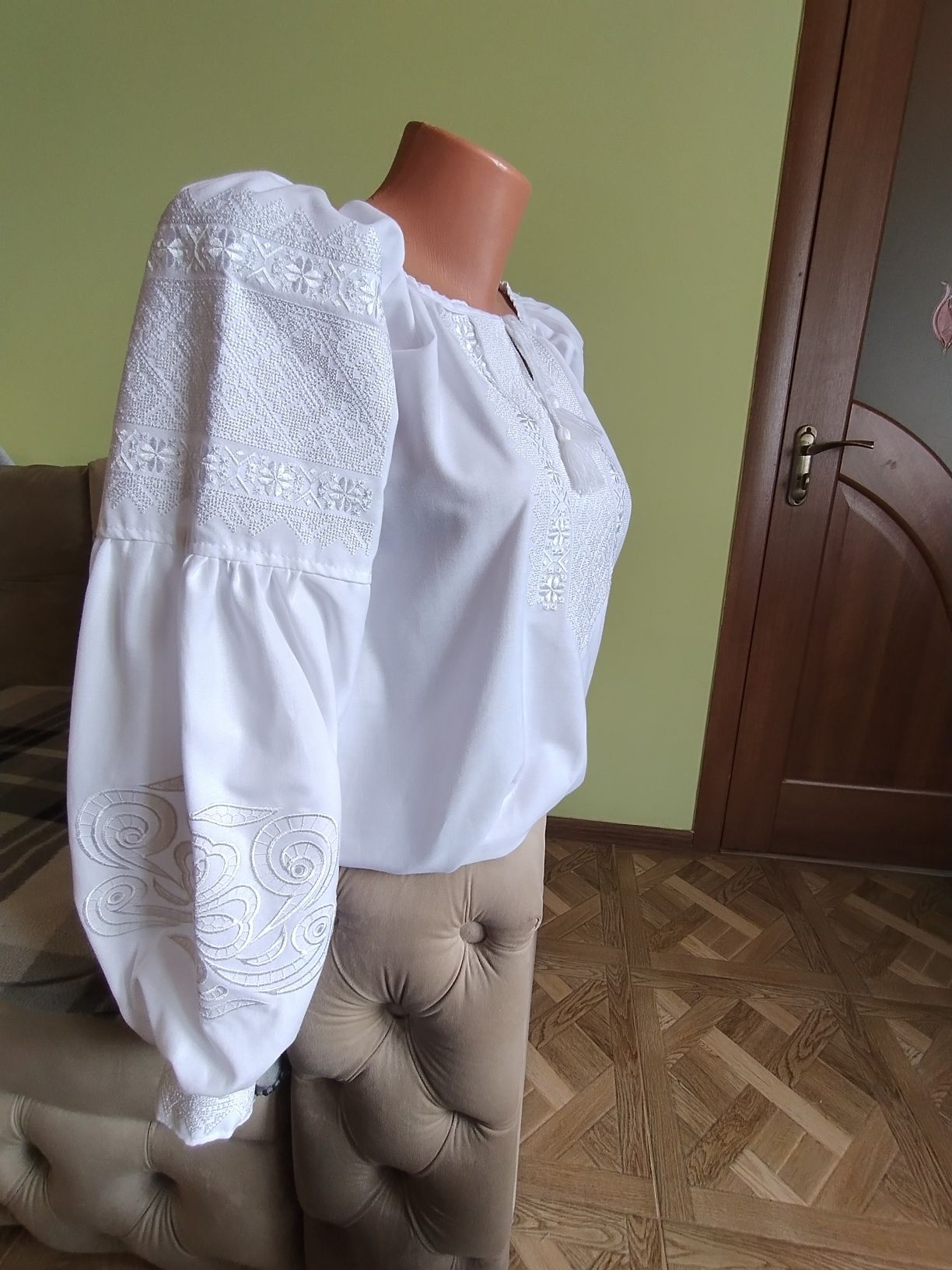 Жіноча вишиванка
