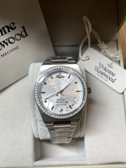 Новий годинник Vivienne Westwood