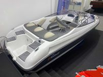 łódź motorowa nowa 630 z otwartym pokładem od mboats