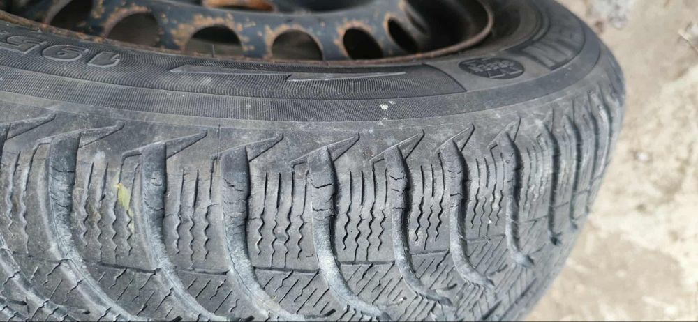 Felgi stalowe R15 z oponami Michelin – Golf V