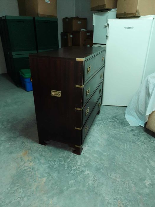 Móvel escrivaninha com ferragens em latão