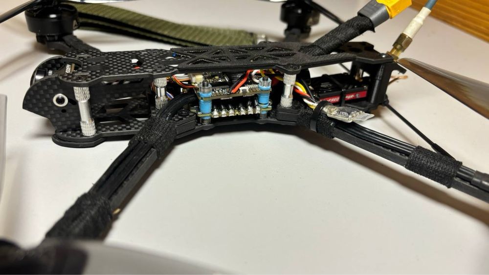 Продам FPV дрон, є різні комплектації фпв (в наявності кількість)