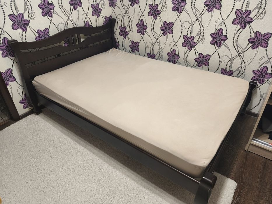 Продам кровать ,ліжко,двухспальне 1.40 ширина з матрацом.