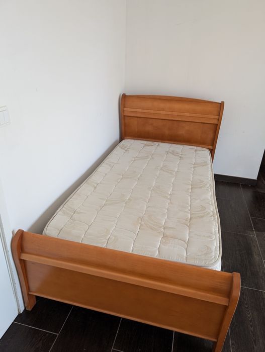 Cama de solteiro com estrado e colchão