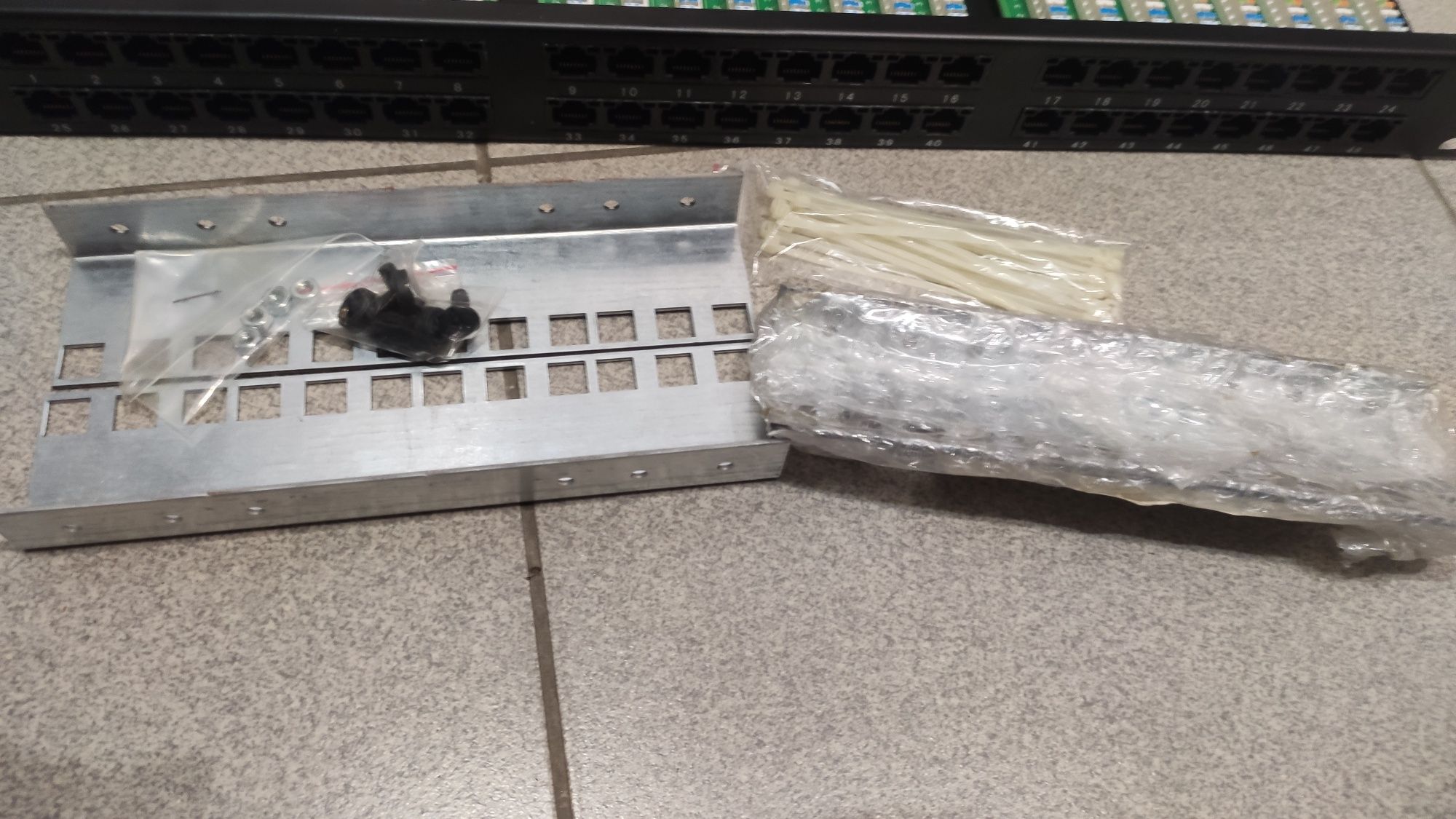 Patch panel 48 19", 5e UTP, 2szt.