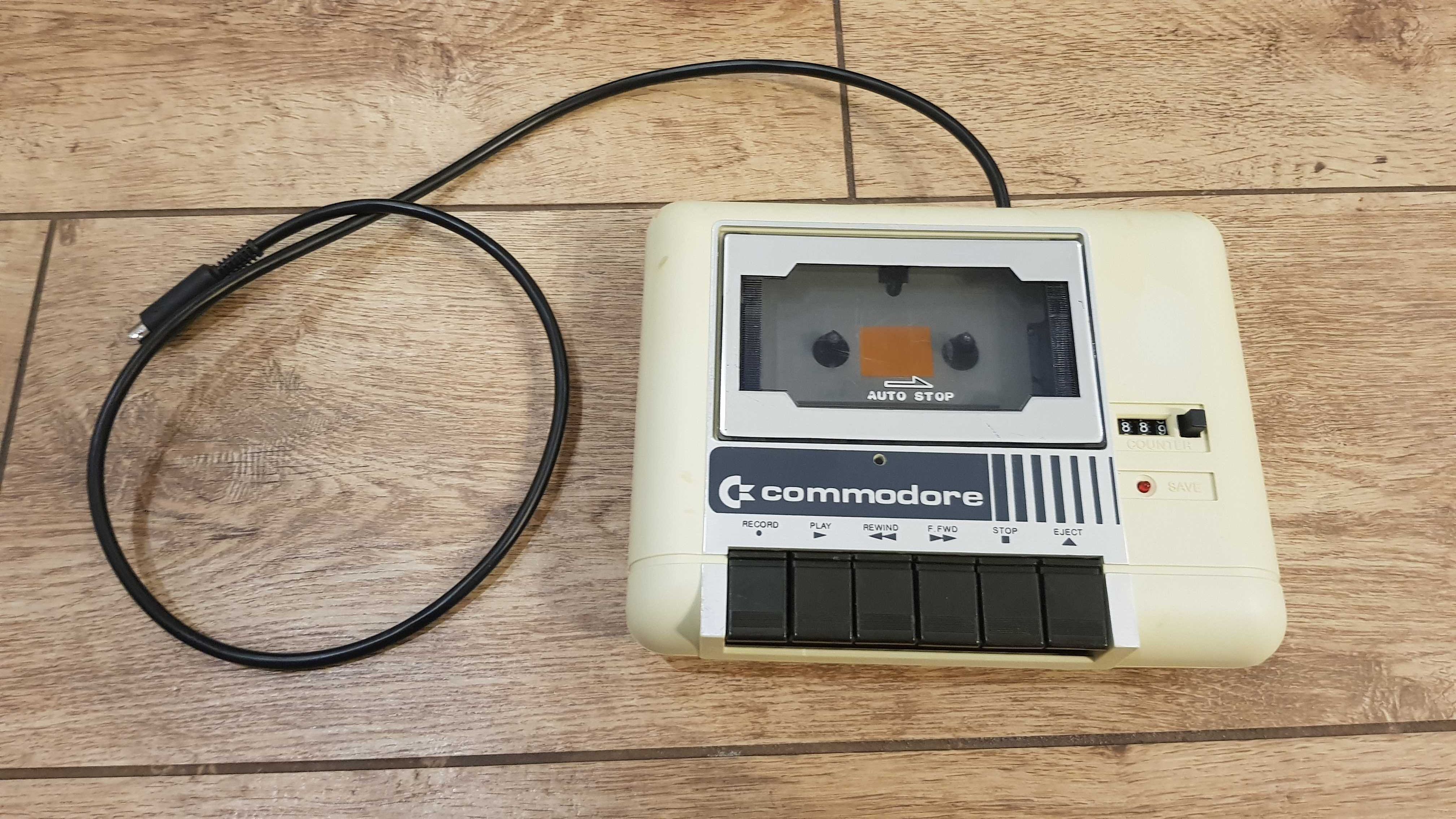 Magnetofon Commodore  C2N z kablem do C16/116/plus4