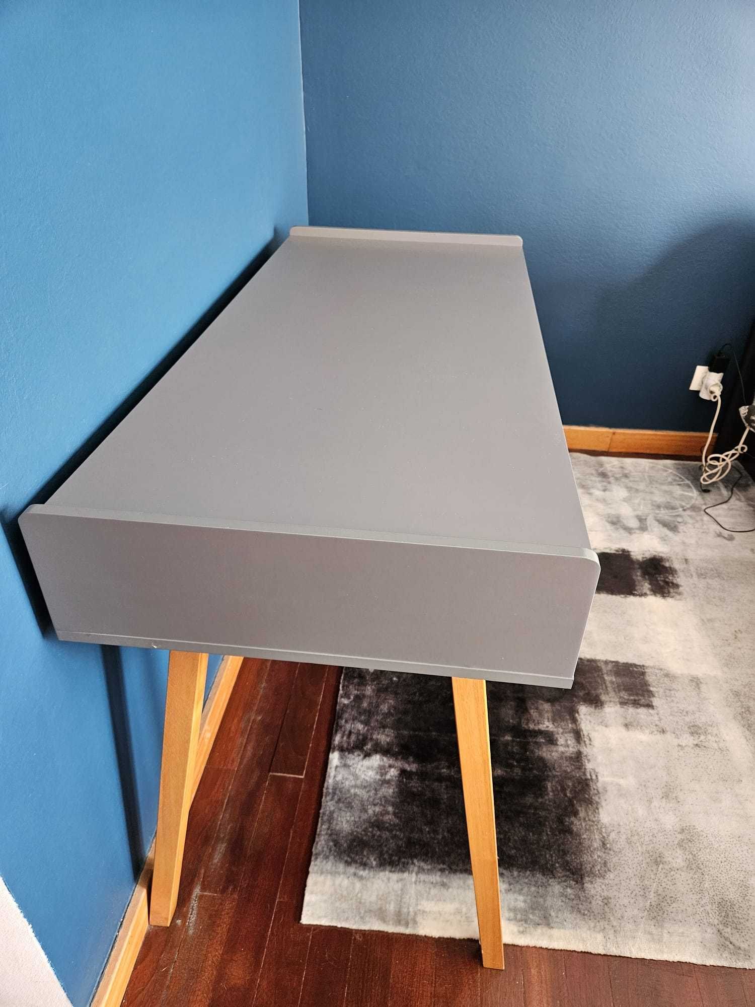 Consola/mesa em excelente estado