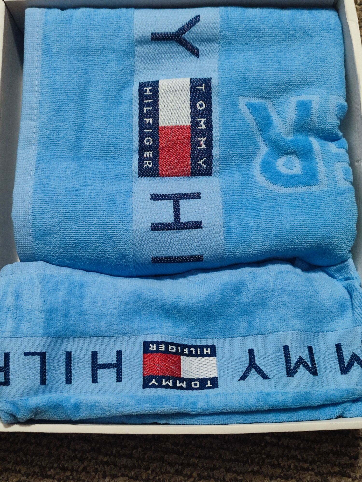 Zestaw dwóch ręczników kąpielowy i mniejszy nowy Tommy Hilfiger błękit
