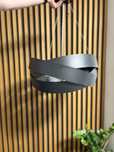 Czarna lampa Lis Lighting w stylu loft