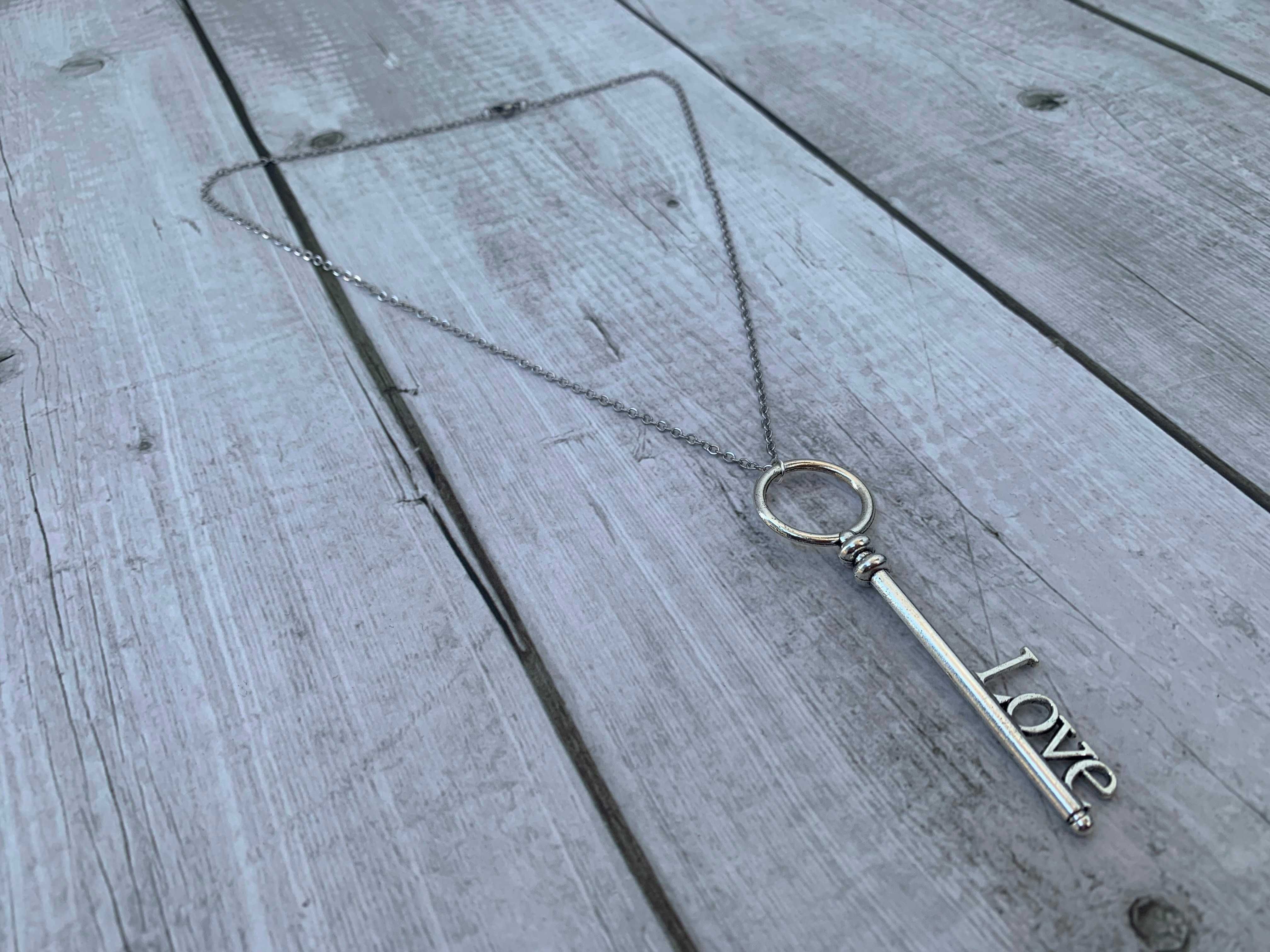 Naszyjnik łańcuszek klucz z napisem love