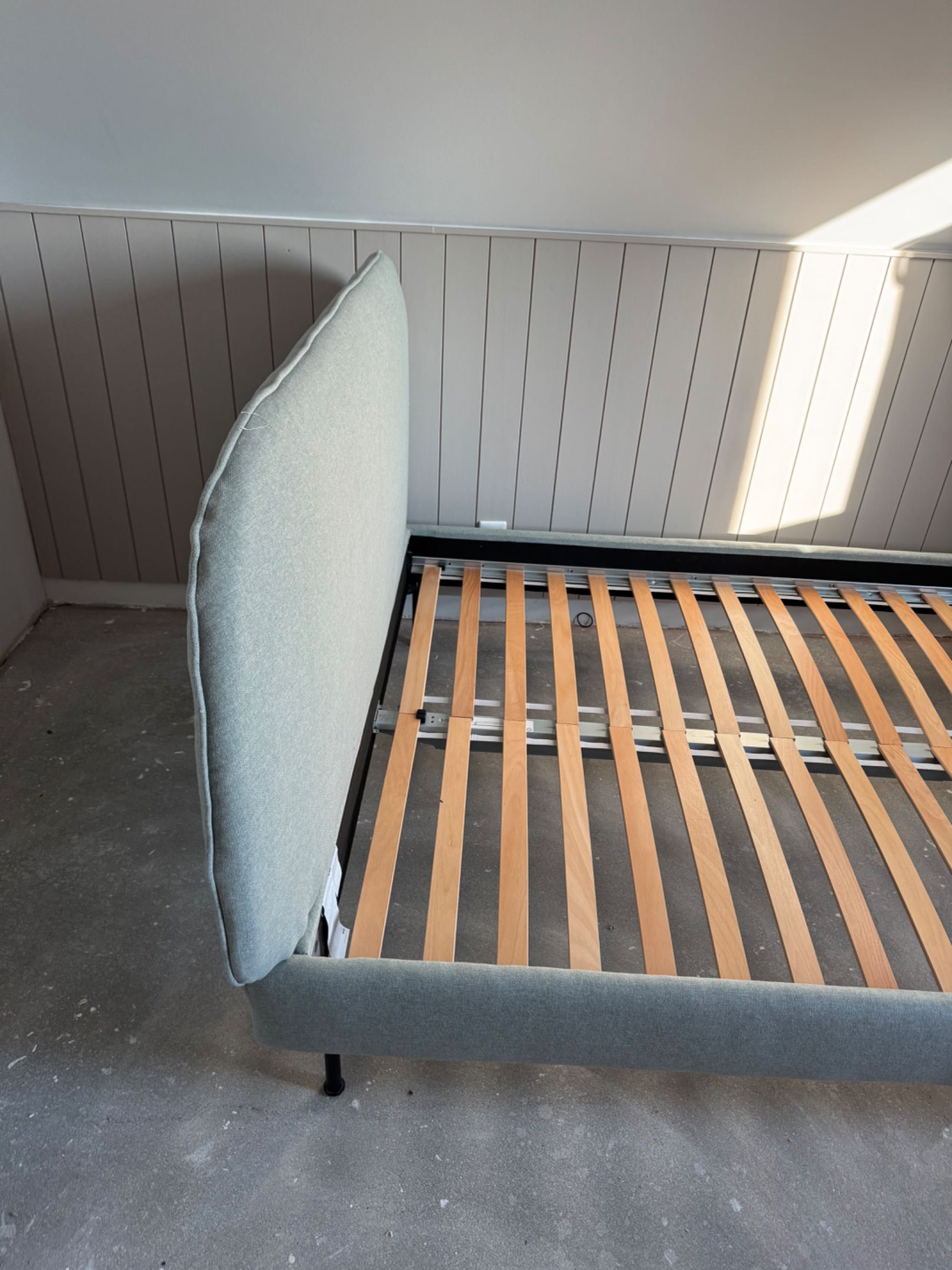 Ikea łóżko sypialniane