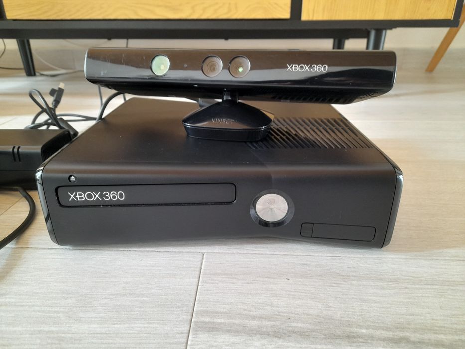 Vendo XBox 360 Nintendo desbloqueada  2 comandos e kinect