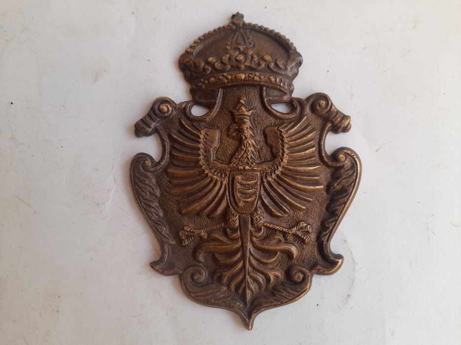 Orzeł król Stefan Batory z wilczymi kłami, na tarczy (13 cm, mosiądz)