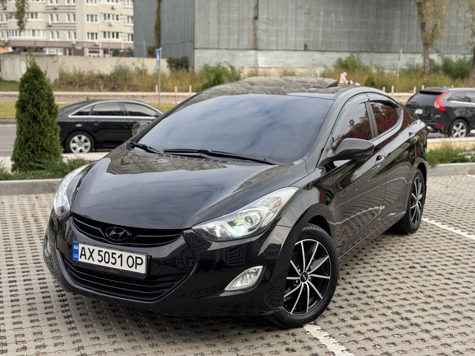 Hyundai Elantra Офіційна Максимальна в гарному стані