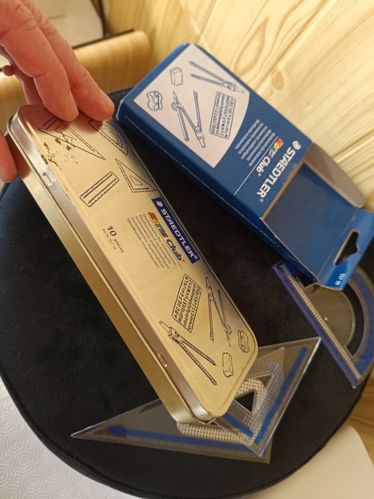 Conjunto de 2 compassos Staedtler com transferidor e 2 esquadros