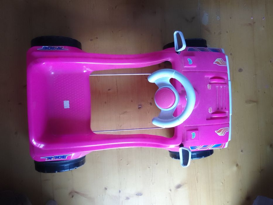 Дитяча педальна машина для їзди