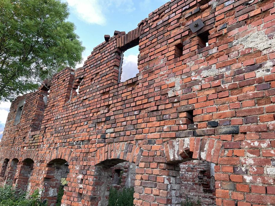 Rozbiórki budynków za materiał z cegły dom wyburzenia rozbiórka cegła