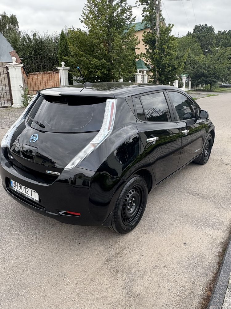 Продам  Nissan Leaf 2013