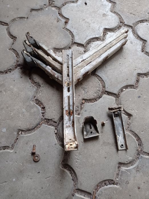 Тримачі під рейлінги на водовідливи Б/У