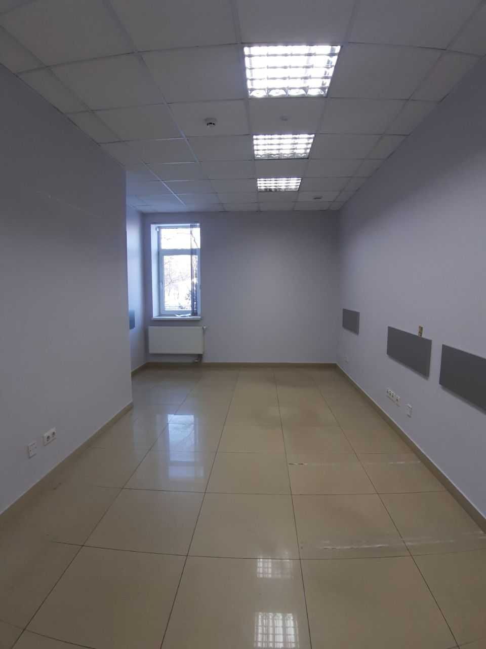 Оренда будівлі з прилеглою територією в центрі,  1100 м2 (БЕЗ КОМІСІЇ)