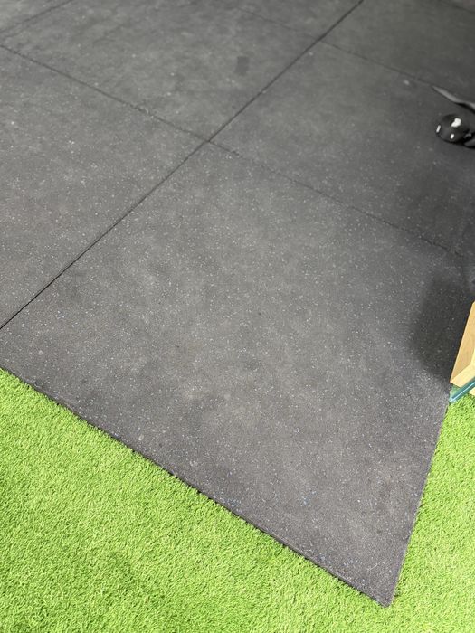 16 Placa de borracha 100 x 100 x 4 cm com partículas pretas de EPDM