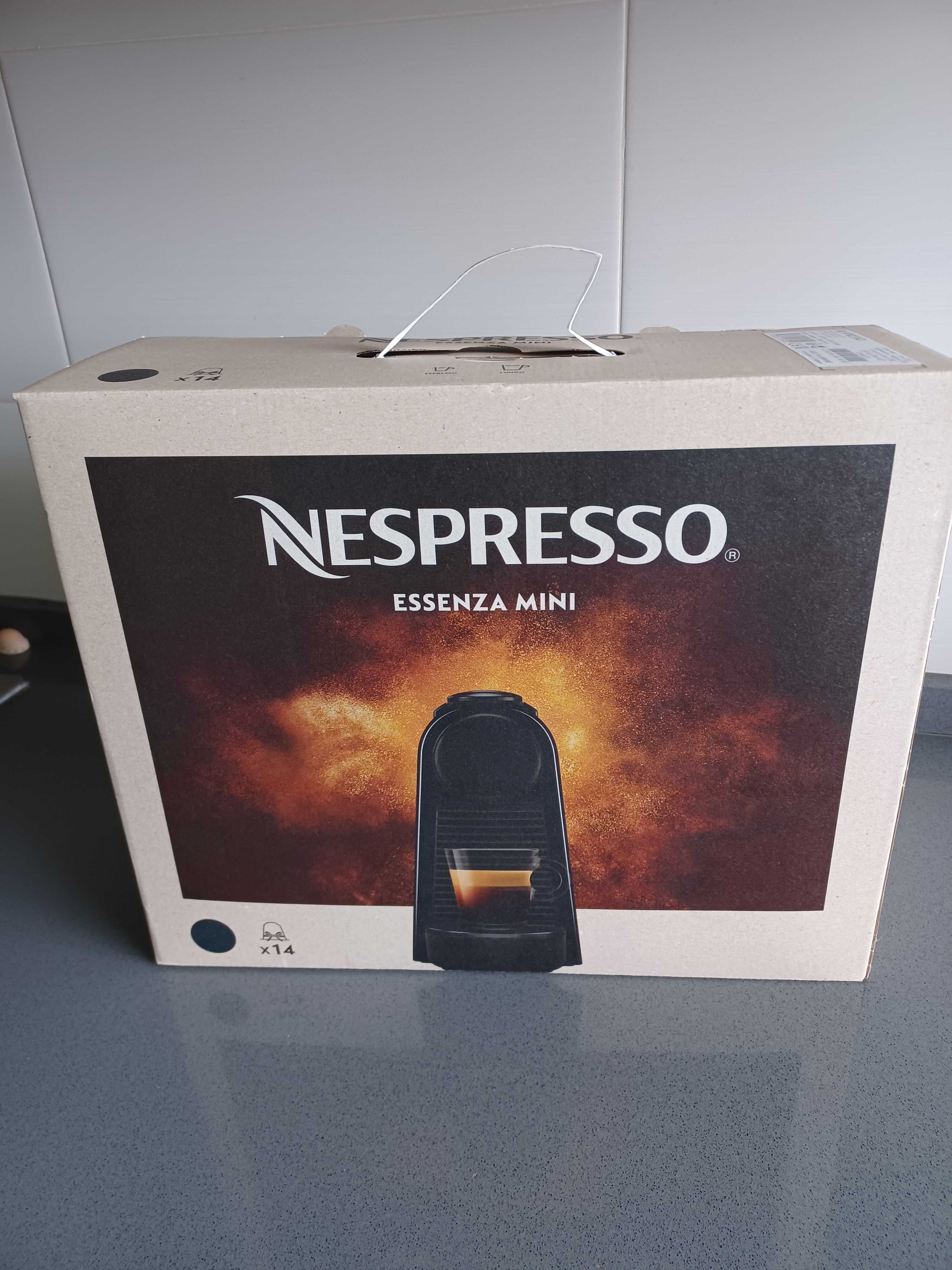 Máquina de Café nova, Marca: Nespresso, Essenza Mini Black D30