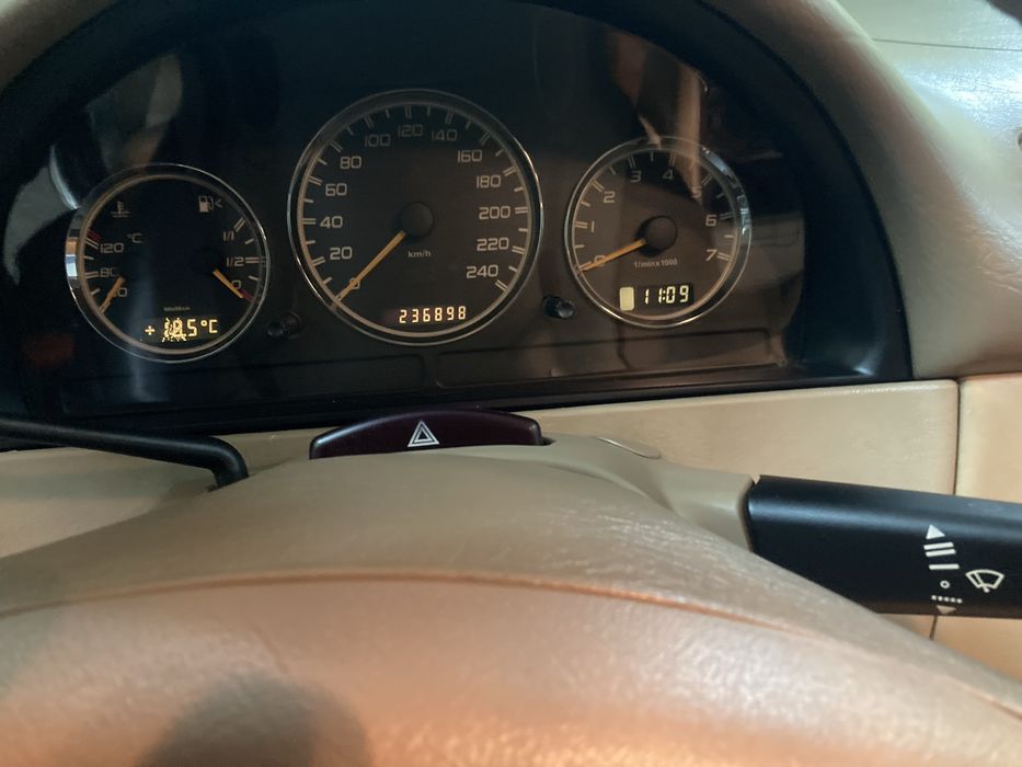 Мерсес ML в отличном состоянии. Полностью обслужен.