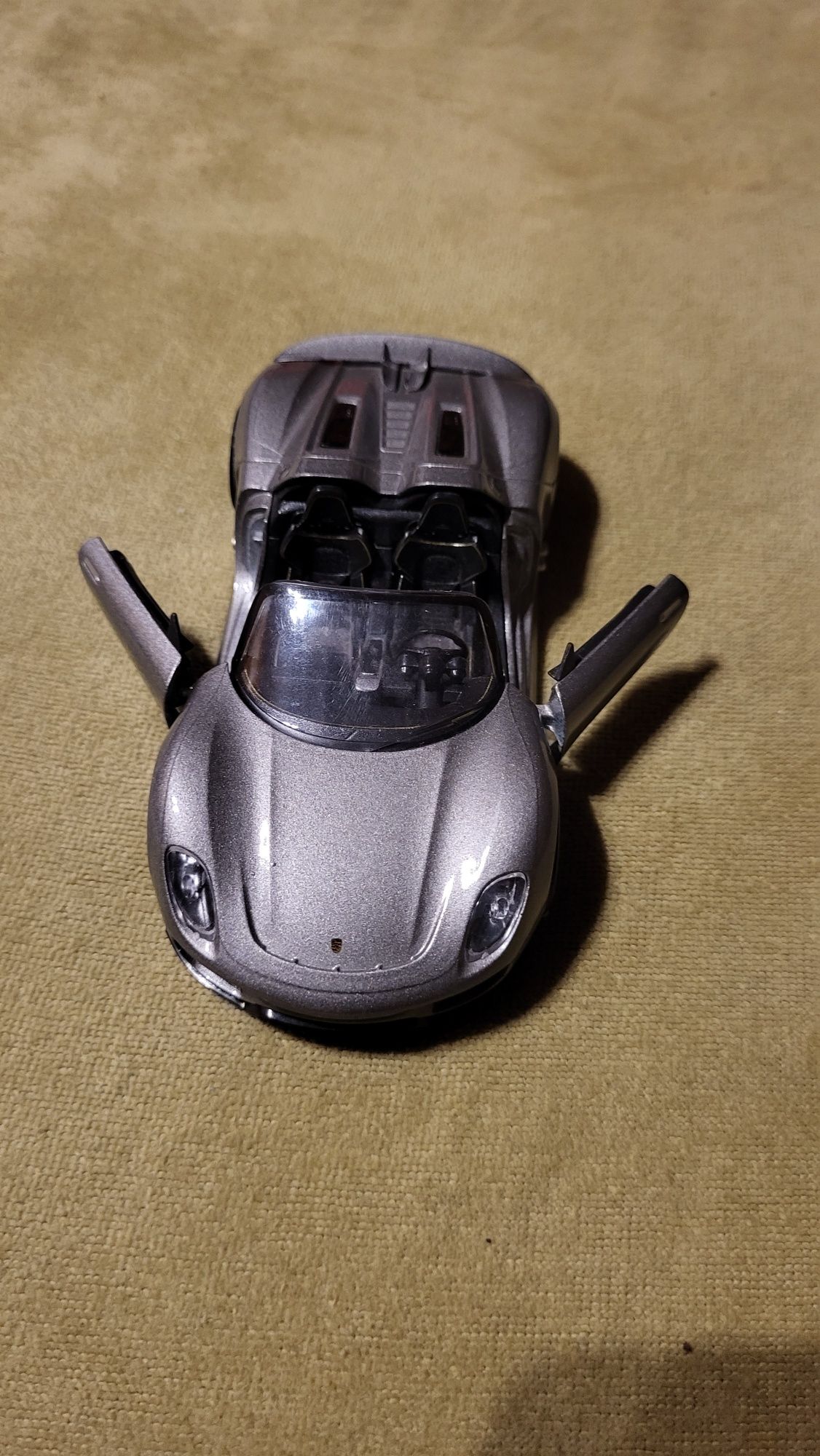 Model Welly Porsche 918 Spyder