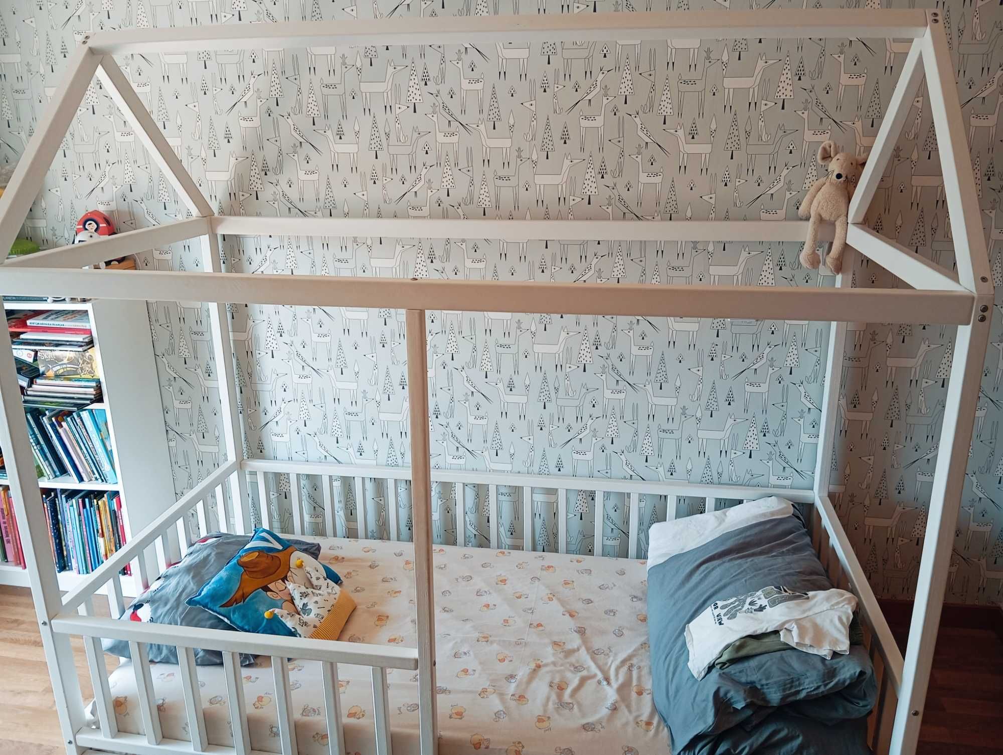 Cama Montessori criança