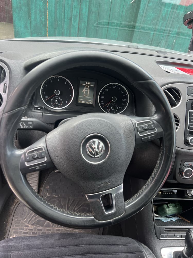 Продам Volkswagen Tiguan 2.0 бензин америка не битий