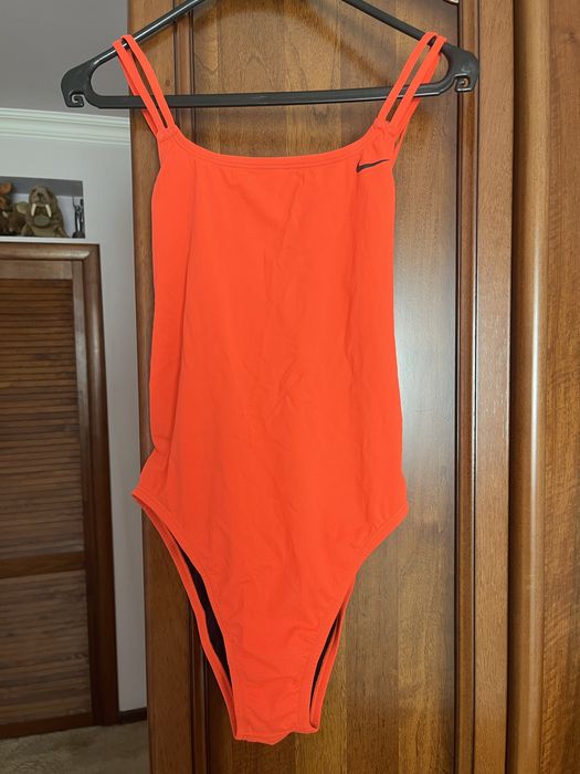 купальник Nike яскравий, суцільний