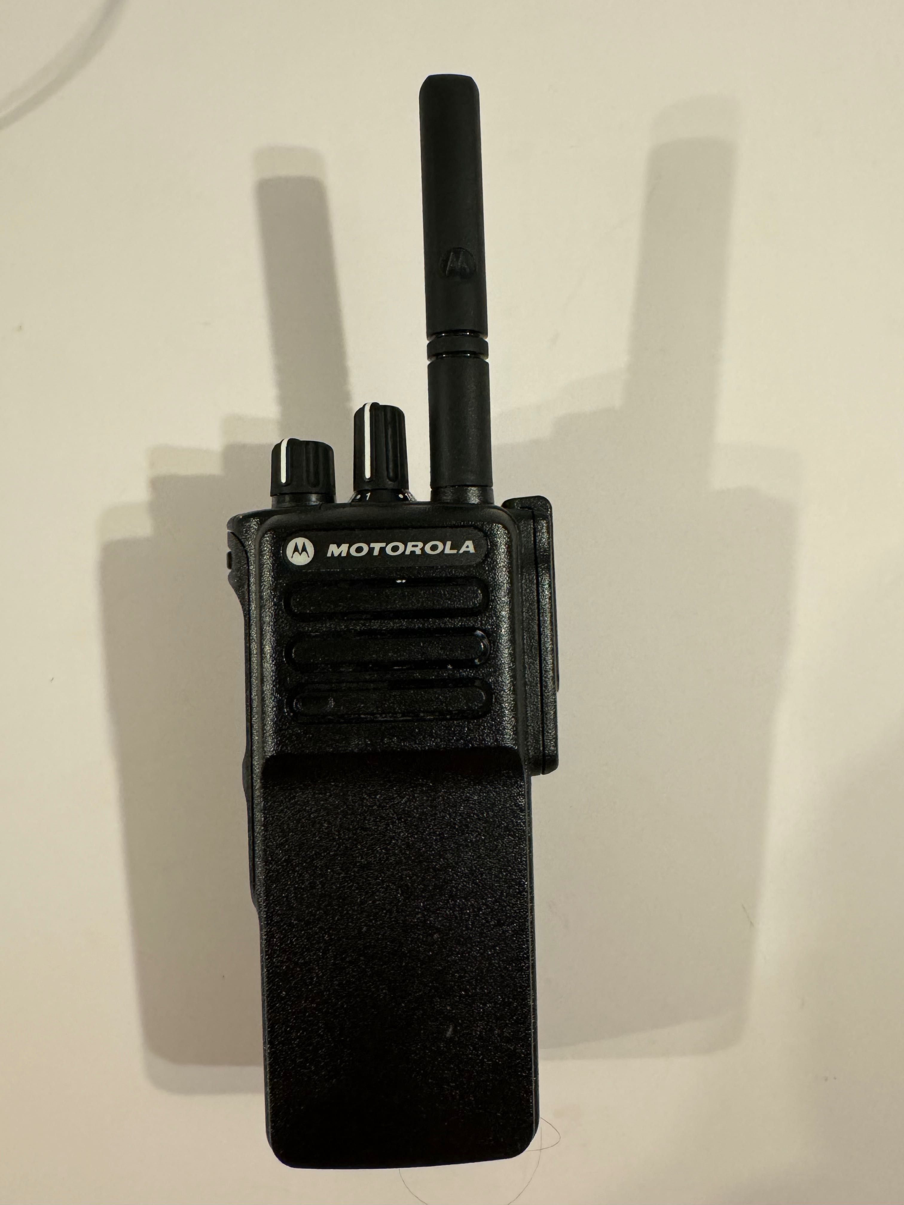 Рация Motorola DP4400E UHF 403-527 МГц. с зарядкой