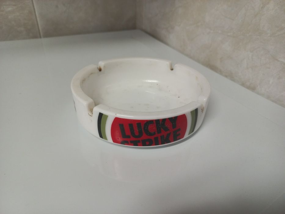 4 Cinzeiros - Lucky Strike, Chesterfield, Carolans