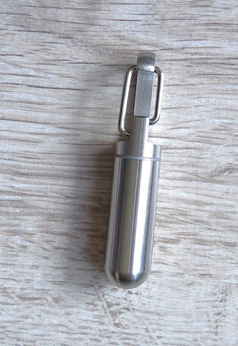 Mini brelok na pigułki tabletki stali nierdzewnej zamykany organizer