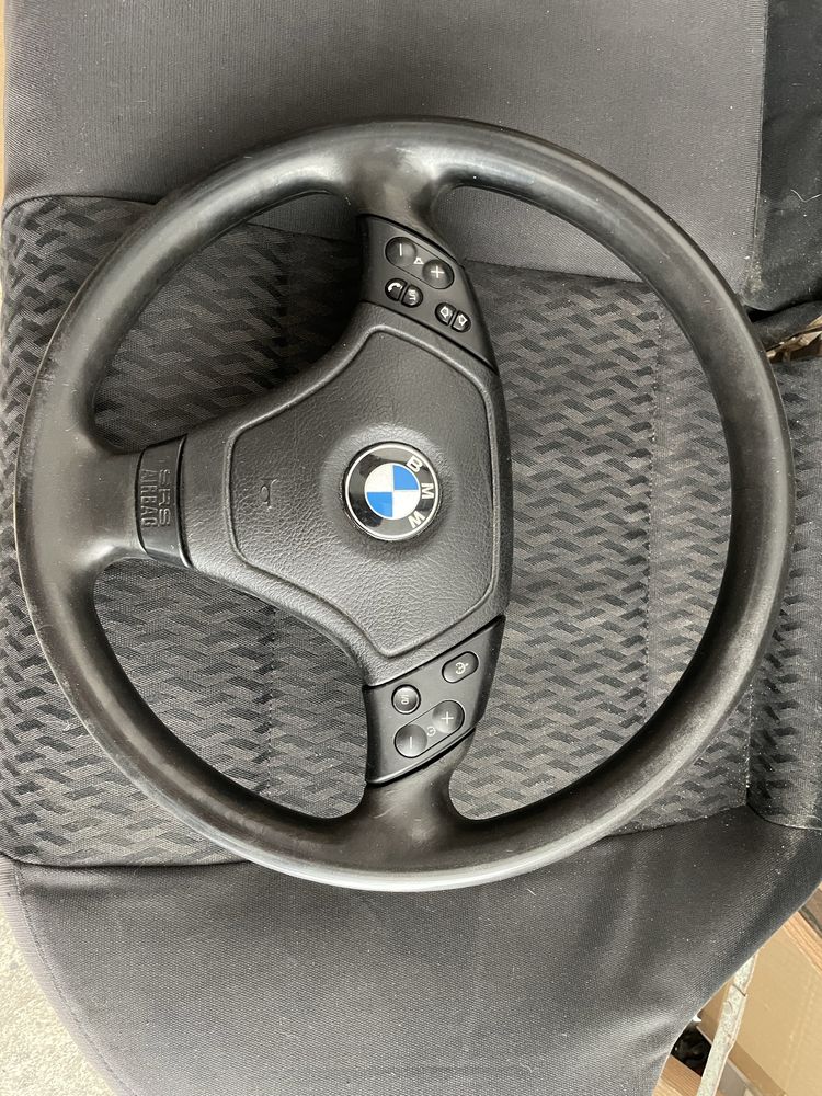 Volante e46 fase 1 com comandos