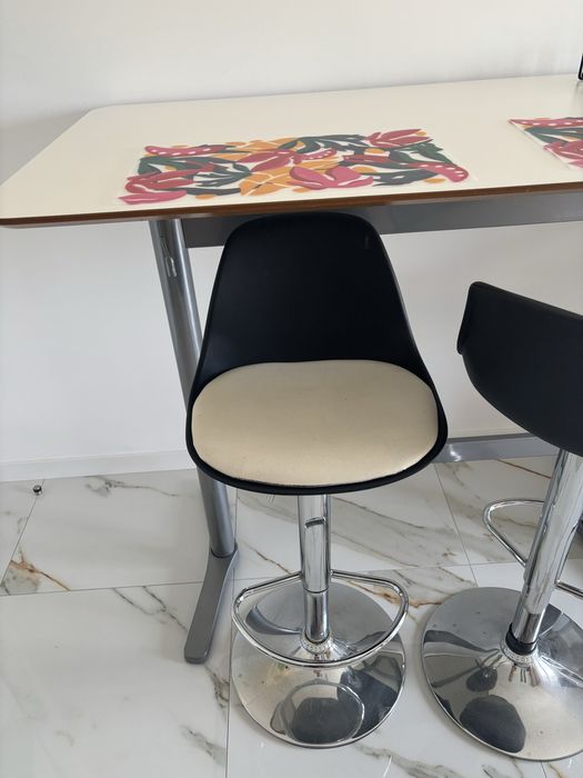 Conjunto mesa + 6 cadeiras